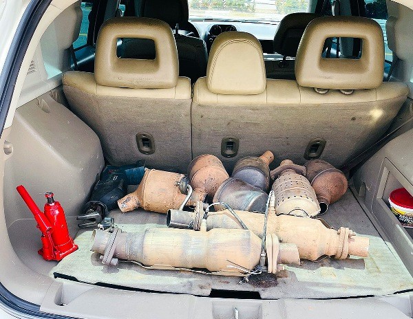 Polícia Militar prende homem por receptação de catalisadores de veículos