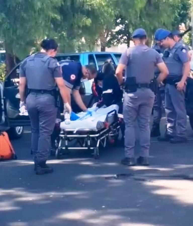 PMs fazem parto dentro de veículo em Sumaré