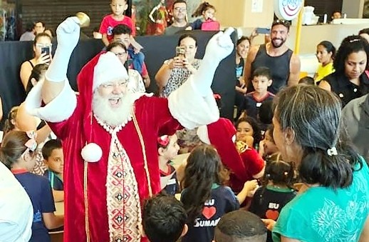 Shopping ParkCity recebe 800 crianças em entrega de brinquedos