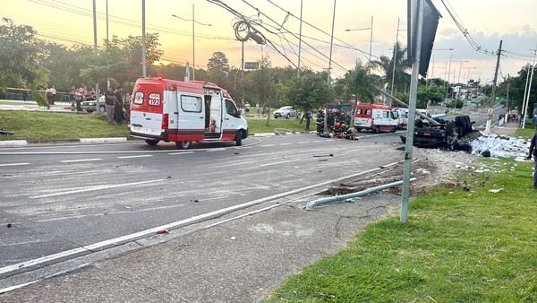 Caminhão Trans Park Com Roda Gigante Brinquedo