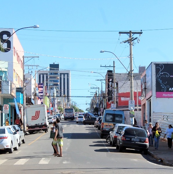 Comércio e shopping estão abertos para atender consumidor de última hora