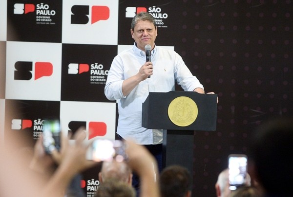 Tarcísio regulamenta lei que permite remédios à base de canabidiol no Estado