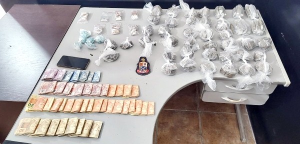 Homem é detido com 2kg de drogas e R$ 6,8 mil em Sumaré