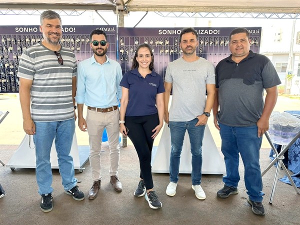 Vice-prefeito Mineirinho entrega chaves de 216 casas populares em Nova Odessa