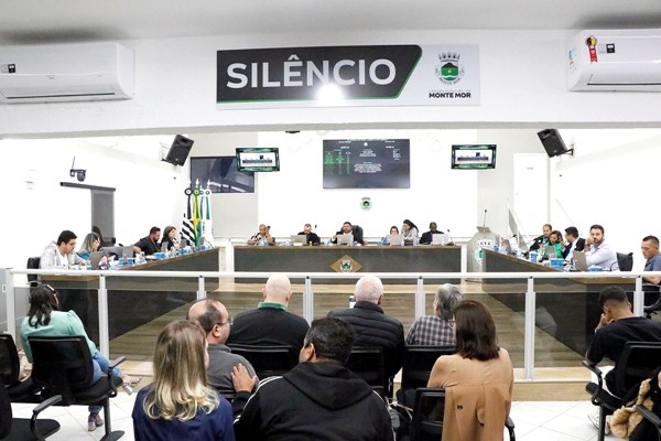 Vereadores de Monte Mor aprovam por 8 votos aumento de salário de políticos