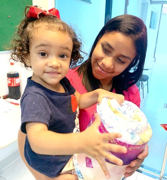 Família reencontra PMs que salvaram bebê em Sumaré