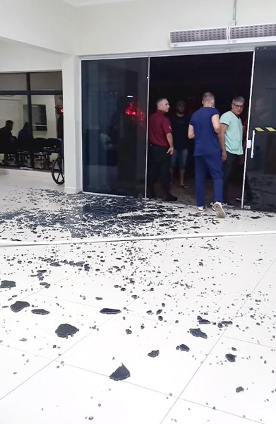 Nova Odessa vai cobrar na Justiça prejuízo por quebra de porta de vidro no Hospital Municipal