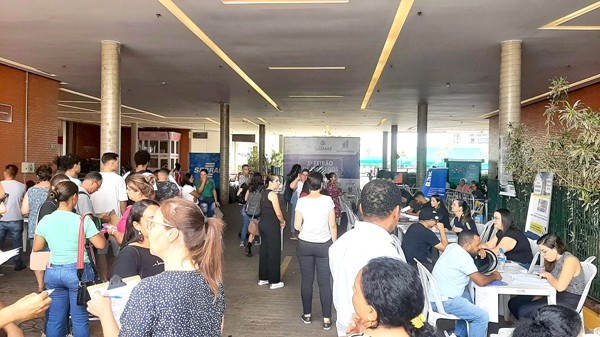 3º Feirão de Empregos atrai mais de 2 mil pessoas ao Shopping ParkCity