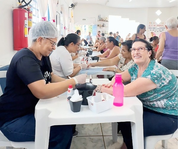 Ação de saúde e beleza aumenta a autoestima de idosas de Hortolândia