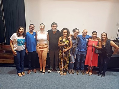 Especialista orienta formas de uso de bengala guia por deficientes visuais em Hortolândia