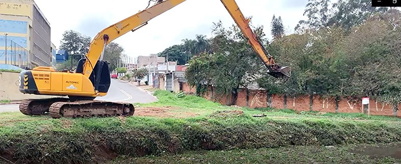 Hortolândia retira quatro caminhões de lixo descartado irregularmente em lagoa do Jd. Amanda