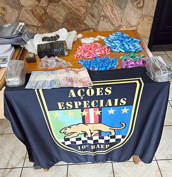 Cão do Baep localiza drogas e suspeito vai preso em Sumaré