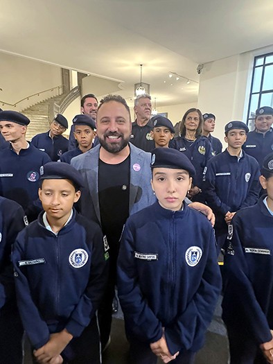 Henrique do Paraíso sanciona lei que institui escola cívico-militar em Sumaré