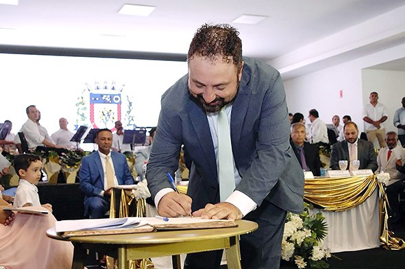 Prefeito Henrique do Paraíso revoga autarquia fundada por Luiz Dalben