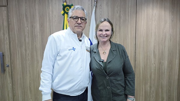 Ana Perugini encontra ministro e pede apoio para agilizar fila da Cross