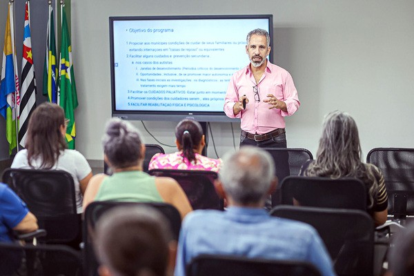 Beneficiários do Bolsa Cuidador iniciam capacitação em Paulínia