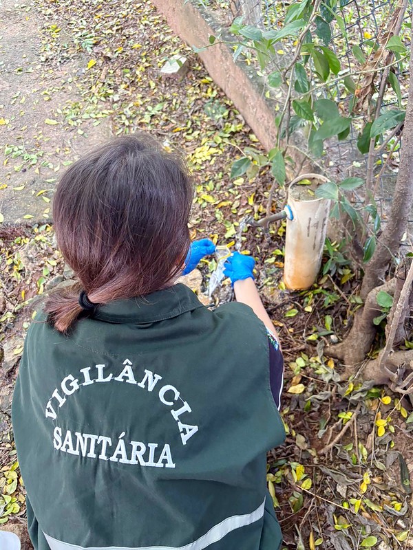 Fiscais da Vigilância realizam coletas de água para avaliações em Sumaré