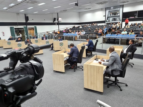 Vereadores de Paulínia aprovam reajuste salarial e vale-refeição para funcionalismo