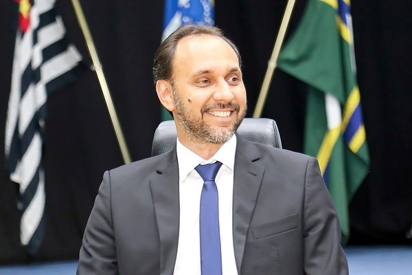 TCE rejeita recurso de Du Cazellato e mantém irregularidade em contrato