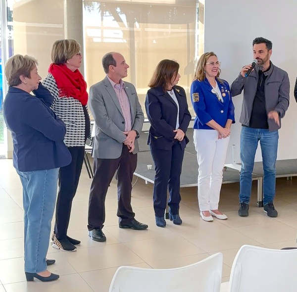 Mineirinho vai à entrega de projeto do Lions na APAE de Nova Odessa