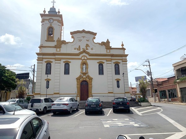 Católicos predominam e evangélicos disparam nas cinco cidades da região