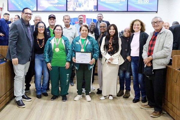 Rai homenageia policiais militares após parto em via pública de Sumaré