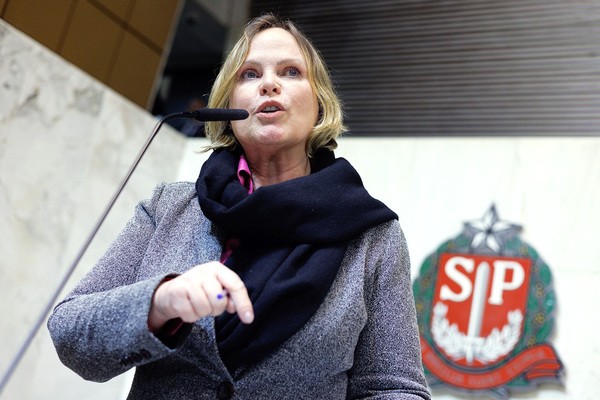 Ana Perugini questiona falta d’água e mau cheiro na ETE de Hortolândia