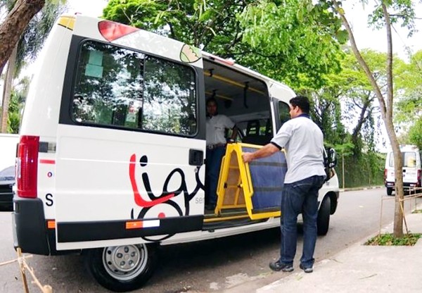 Transporte porta a porta gratuito facilita acesso de aluno PCD à escola