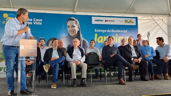 Prefeito Chico e governador Tarcísio entregam apartamentos para 315 famílias no Jardim da Balsa 2