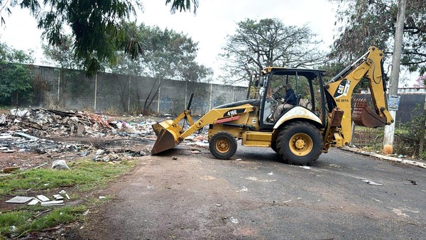 ‘Sumaré Limpa’ retira mais de 1,3 mil m³ de entulho do Maria Antonia
