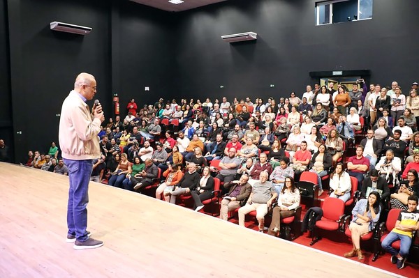 Zezé Gomes lança oficialmente série de ‘Plenárias Cidadãs 2025’