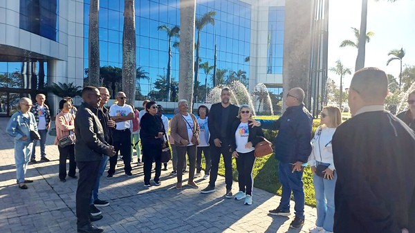 Hortolândia leva grupo de idosos para conhecer instalações da EMS