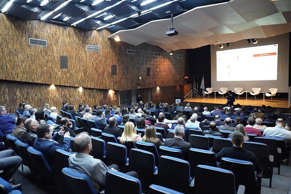 Leitinho representa Nova Odessa e Consimares em reunião com Estado