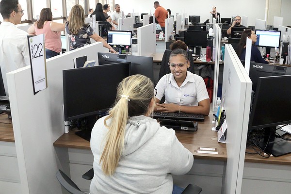 Hortolândia tem vagas de emprego na área de telefonia e para PCDs