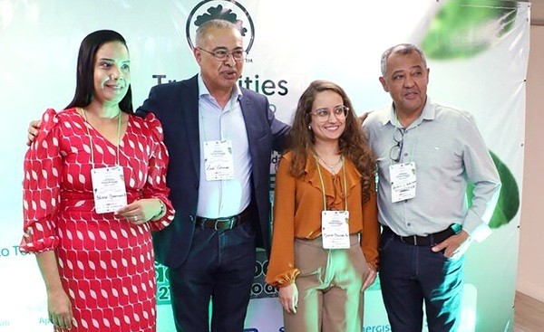 Zezé Gomes vai a fórum ambiental e recebe novo certificado de sustentabilidade