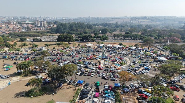 Exposição de carros antigos atrai mais de 7 mil visitantes em Nova Odessa