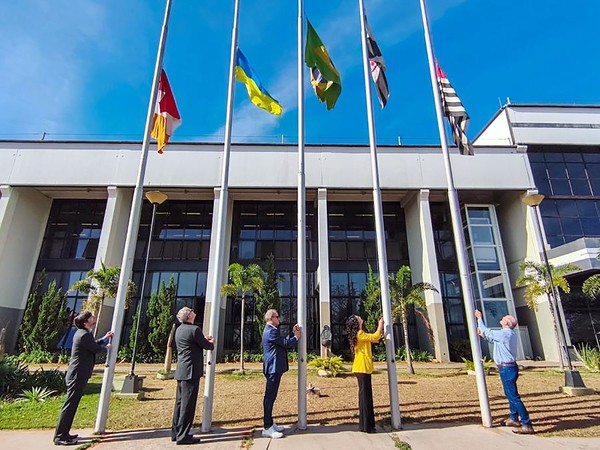 Hasteamento de bandeiras em Nova Odessa celebra aniversário de Odesa
