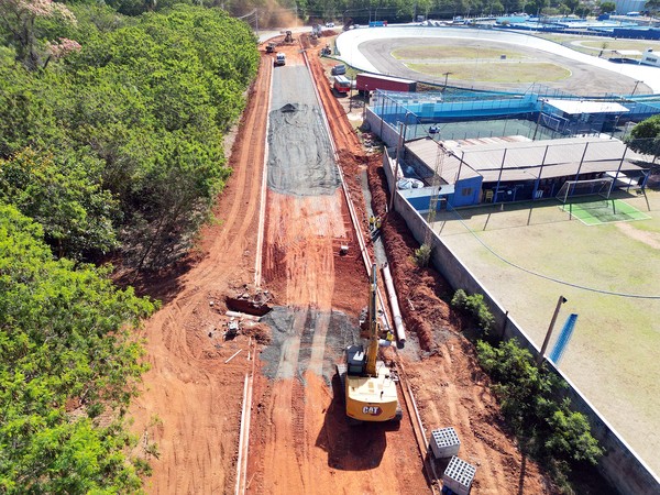 Avenida Americana começa receber base para novo pavimento asfáltico
