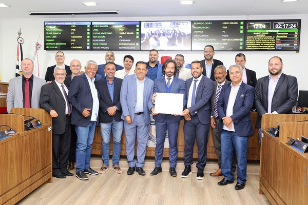 Alan Leal concede homenagem ao juiz da 1ª Vara Criminal de Sumaré