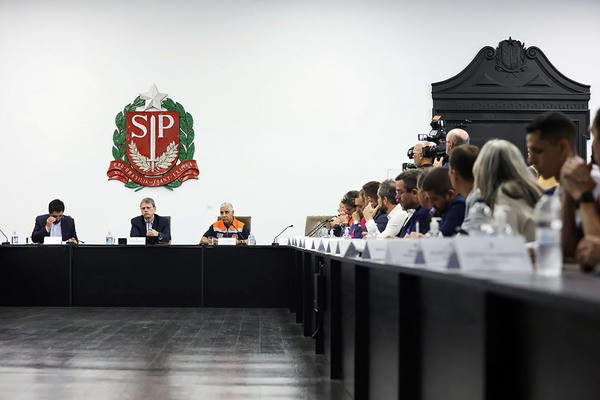 Governador Tarcísio estuda uso de detentos para conserto de estragos das chuvas na região