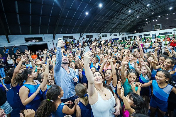 Paulínia recebe irmãos Dani e Diego Hypólito para bate-papo com alunos de ginástica