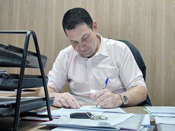 Prefeito Murilo Rinaldo sanciona redução de 9% nas gratificações da Câmara de Monte Mor