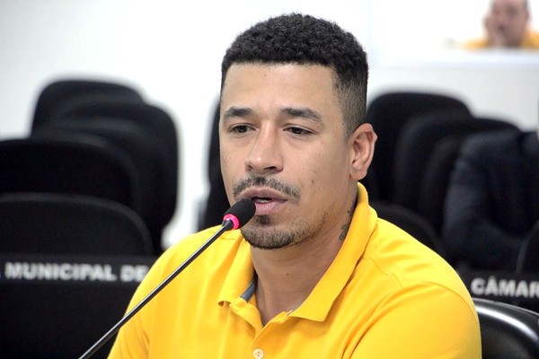 Juninho Dias solicita fiscalização sobre farmacêuticos em Americana