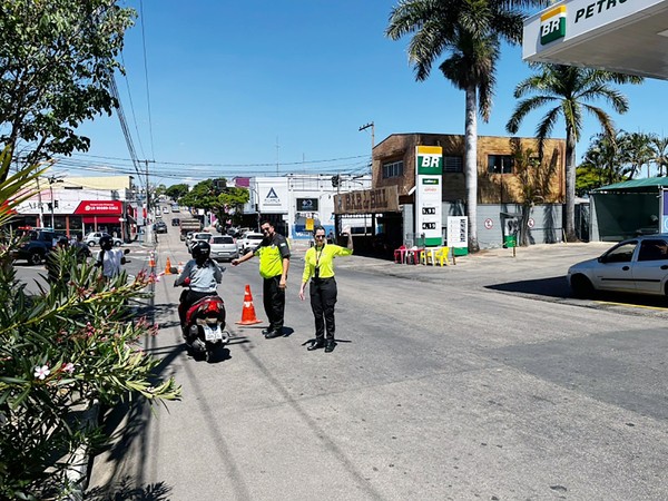 Monte Mor e Detran realizam ação de orientação no trânsito