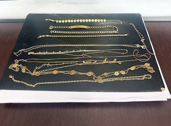 Diarista é presa suspeita de furtar joias em condomínio de luxo de Americana