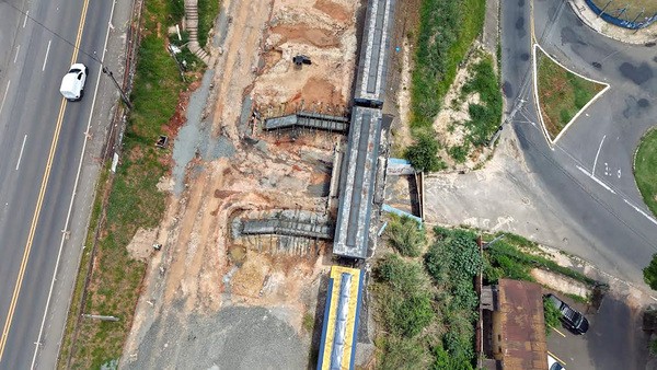 Obras de passarela da Praça Central e do Viaduto do Pezão avançam em Nova Odessa