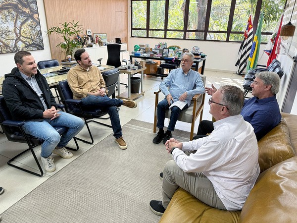 Chico encaminha projeto que autoriza recebimento de área do Centro Cívico