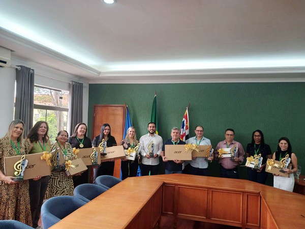 Professores são premiados com notebooks e tablets em Sumaré
