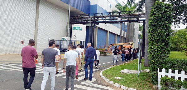 Servidores municipais de Hortolândia visitam fábrica da farmacêutica EMS