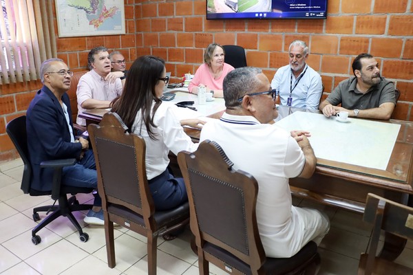 Zezé busca união de forças com DER para destravar obra histórica na SP-101
